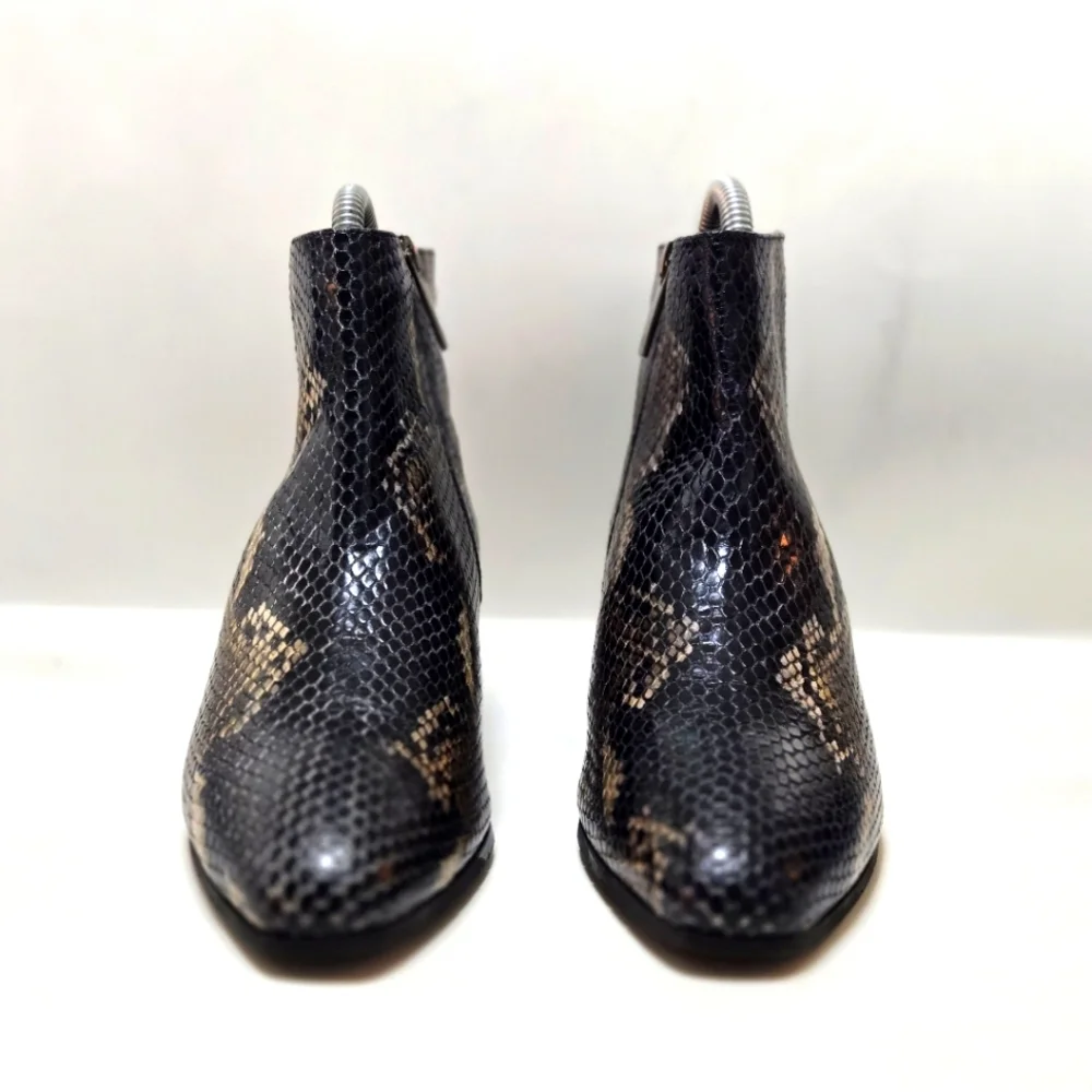 Aquaitalia womens waterproof boots, size 6M. - Picture 4 of 8